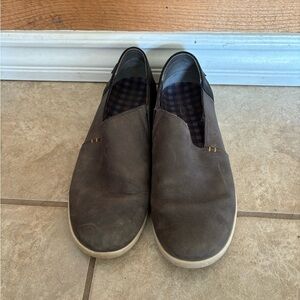 🌲Grey Chaco leather slip one